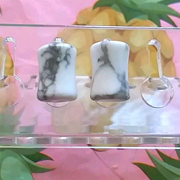 White Howlite Stone Plugs 8mm/0G๐ค๐๐ค - Picture 4 of 4